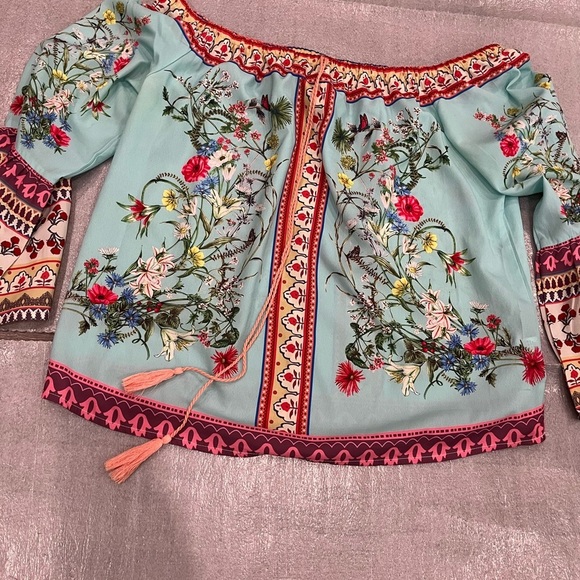 [L]Umgee Off Shoulder floral print top with Bell Sleeves and Drawstring. - Picture 2 of 8